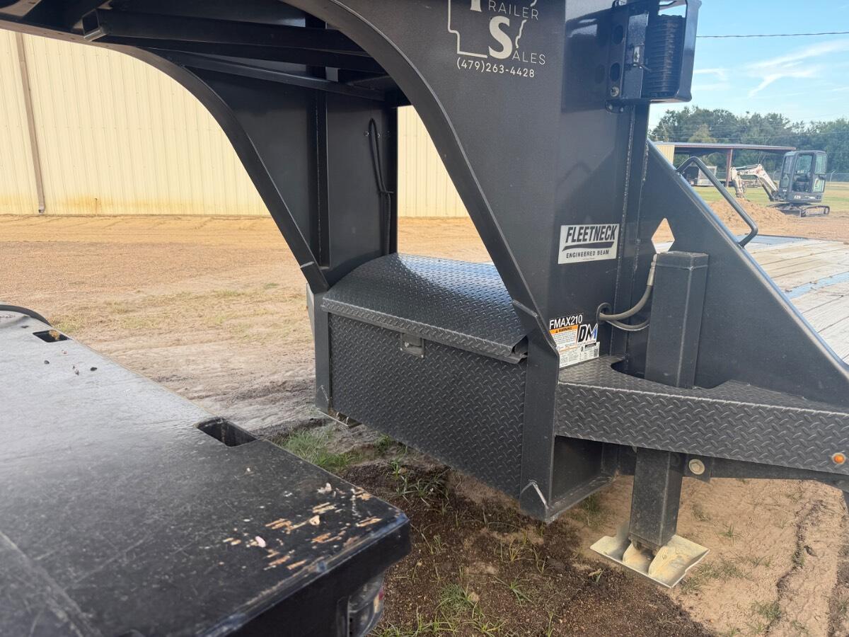 2020 Diamond C Flatbed with Hyd. Dove