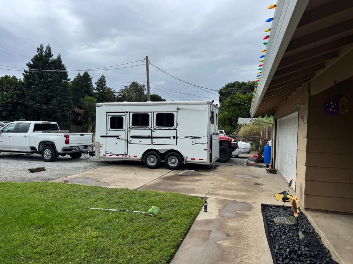 2006 Sundowner Horse trailer