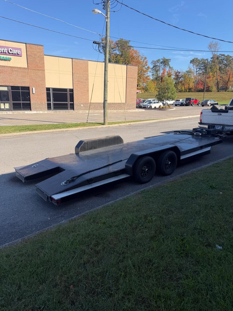 2025 Diamond C Car hauler with dovetail